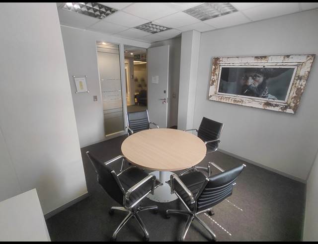 20M² SERVICED OFFICE TO LET IN FOURWAYS